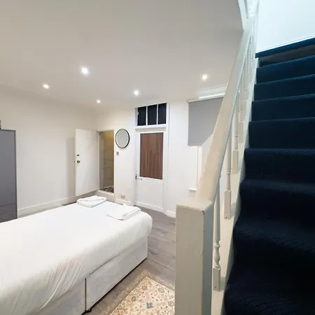 Stylish Apartments - Steps From Hyde Park & Paddington Station